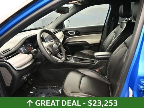 Used 2025 Jeep Compass Limited AWD/4WD image 17