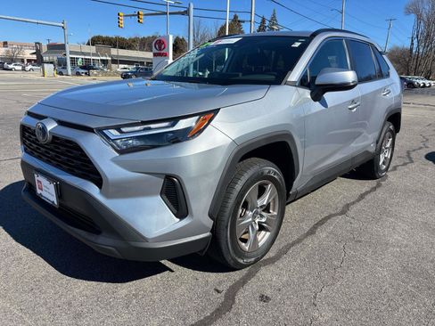 Used 2022 Toyota RAV4 XLE image 4