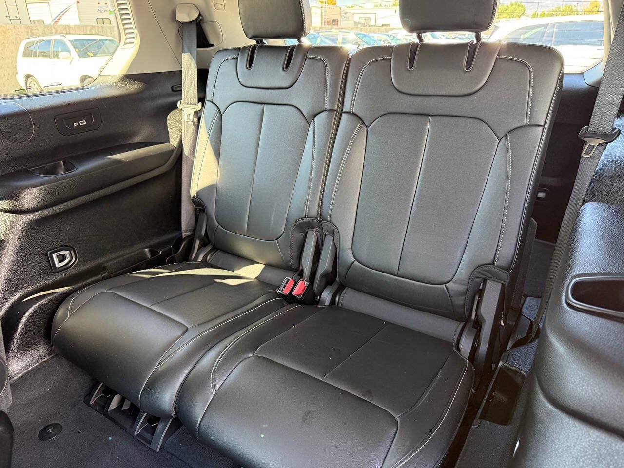 Used 2024 Jeep Grand Cherokee L Limited w/ Black Appearance Package AWD/4WD image 19