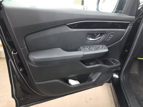 Used 2025 Honda Pilot Touring image 17