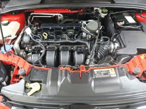 Used 2012 Ford Focus SE w/ SE Sport Pkg FWD image 17