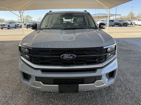 New 2025 Ford Expedition Platinum image 2