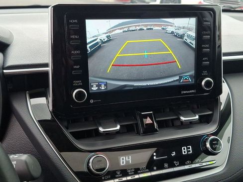 Used 2022 Toyota Corolla Cross XLE w/ Convenience Package image 17