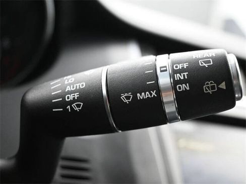 Used 2018 Jaguar E-PACE S image 26