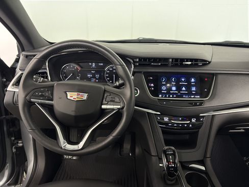 Certified 2024 Cadillac XT6 Luxury AWD/4WD image 3