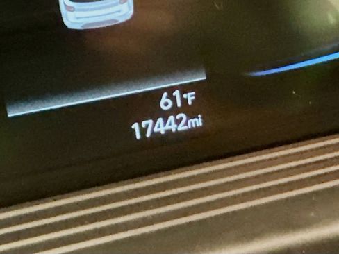 Used 2025 Hyundai Venue SEL image 19