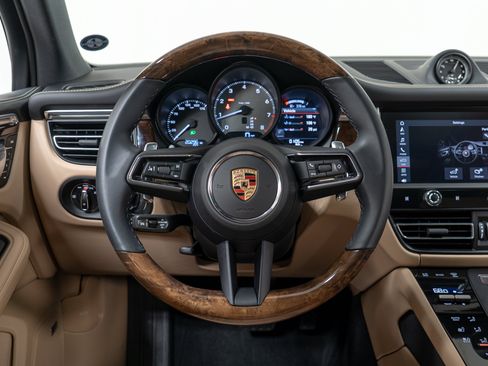 Certified 2024 Porsche Macan S AWD/4WD image 24