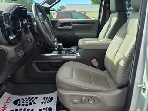 Used 2022 Chevrolet Silverado 1500 LTZ w/ LTZ Premium Package AWD/4WD image 9