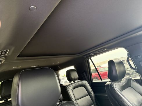 Used 2024 Lincoln Navigator Premiere AWD/4WD image 22