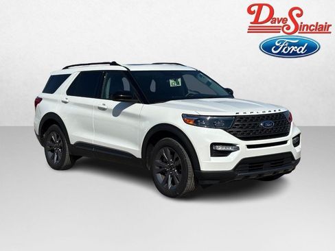 Used 2023 Ford Explorer XLT w/ Equipment Group 202A AWD/4WD image 4