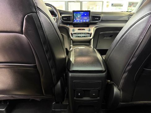 Used 2023 Ford Explorer XLT w/ Equipment Group 202A AWD/4WD image 22