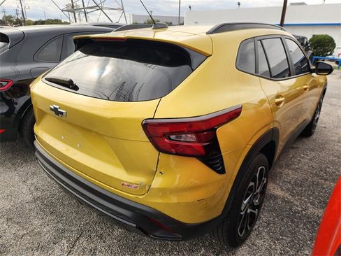 Used 2024 Chevrolet Trax RS w/ Driver Confidence Package image 5