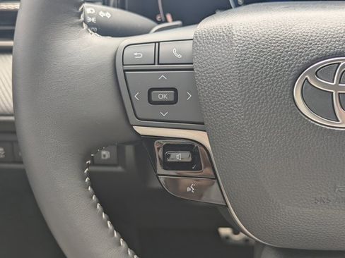 Used 2025 Toyota Camry SE image 21