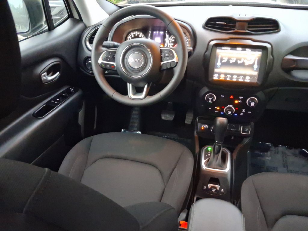Used 2023 Jeep Renegade Latitude AWD/4WD image 15
