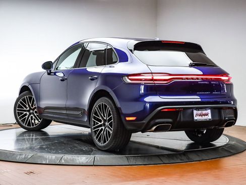 Used 2025 Porsche Macan image 3