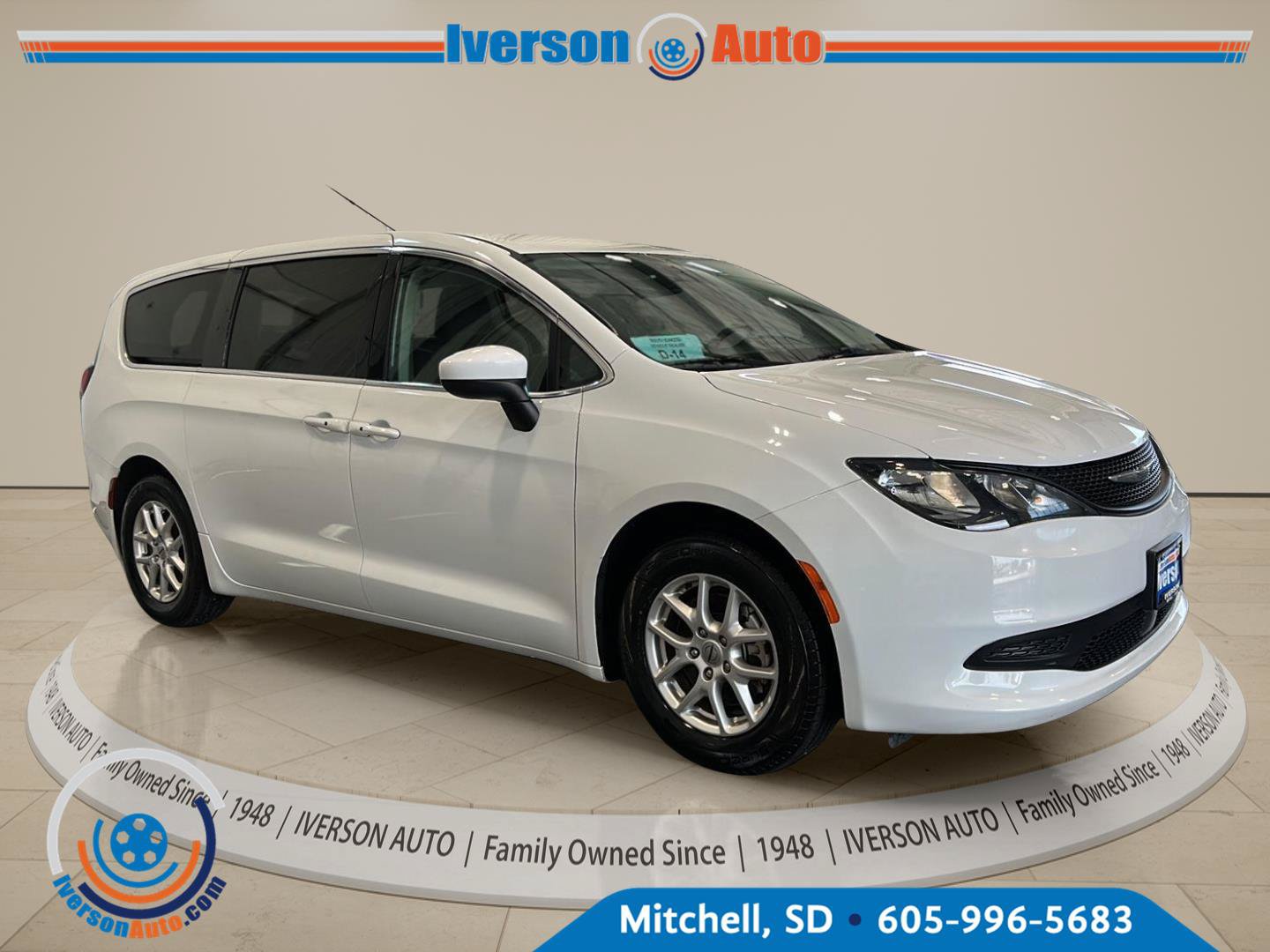 Used 2023 Chrysler Voyager LX FWD image 1