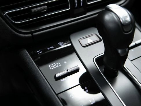 Certified 2023 Porsche Macan image 22