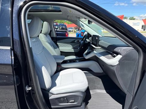 New 2026 Ford Explorer Platinum w/ LUX Leather Package AWD/4WD image 38