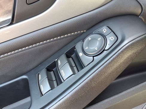 Used 2023 Chevrolet Traverse LT AWD/4WD image 16