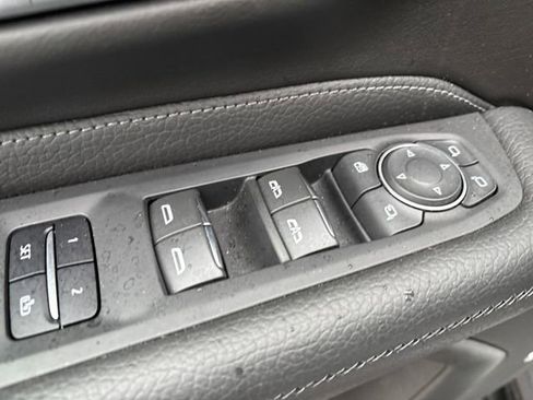 Used 2023 GMC Yukon Denali image 13