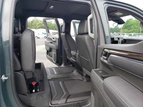 Used 2025 Chevrolet Silverado 1500 LT Trail Boss w/ LT Trail Boss Premium Package AWD/4WD image 32