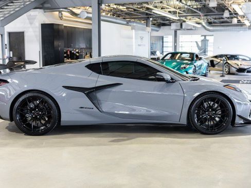 Used 2024 Chevrolet Corvette Z06 RWD image 7