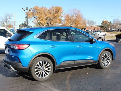Used 2020 Ford Escape Titanium image 3