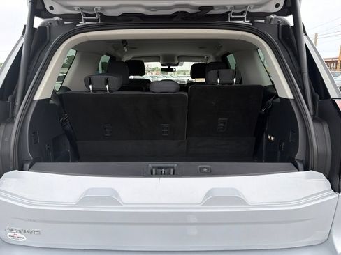 Used 2025 Ford Expedition Active AWD/4WD image 5