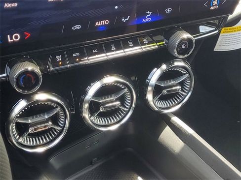 New 2025 Chevrolet Blazer EV LT image 29