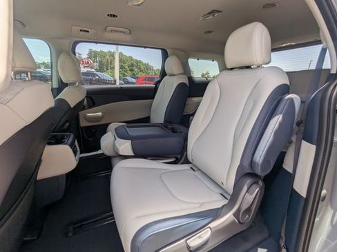 New 2026 Kia Carnival EX FWD image 16