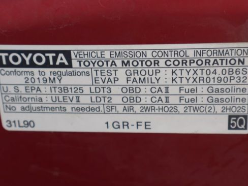 Used 2019 Toyota 4Runner SR5 AWD/4WD image 16