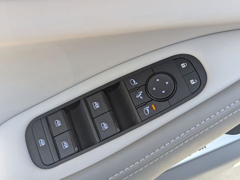 Certified 2027 INFINITI QX60 Luxe w/ Family Package FWD image 14