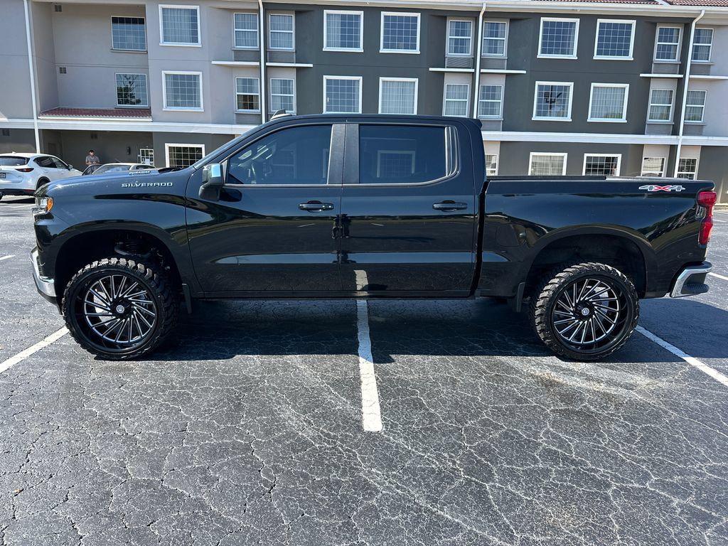 Used 2022 Chevrolet Silverado 1500 LT w/ Bed Protection Package AWD/4WD image 4