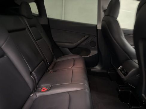Used 2023 Tesla Model Y 2WD image 26