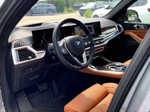 Used 2024 BMW X5 xDrive50e w/ Premium Package AWD/4WD image 4