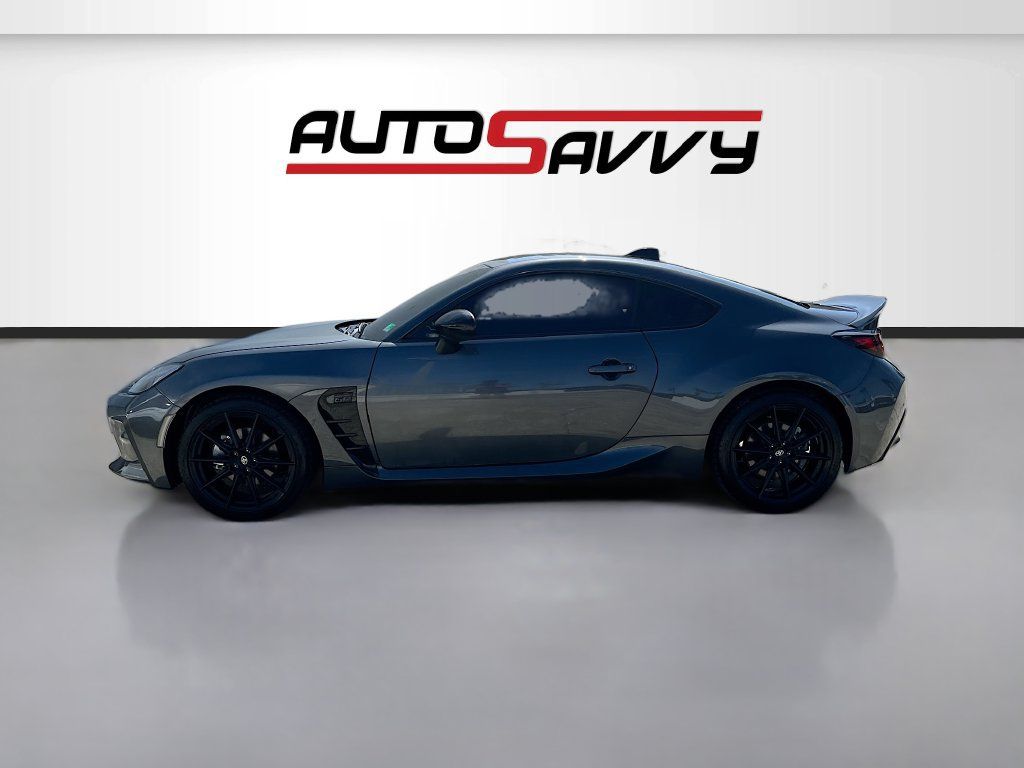 Used 2026 Toyota GR86 Premium w/ ALL Weather Mat Package (TMS) RWD image 4