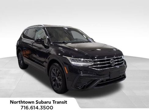 Used 2024 Volkswagen Tiguan SE w/ Panoramic Sunroof Package image 1