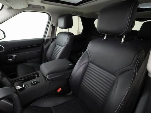 Used 2024 Land Rover Discovery S image 11