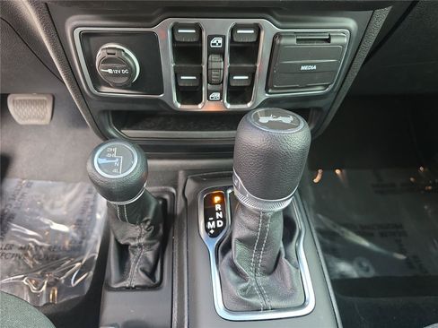 Used 2024 Jeep Wrangler Unlimited Sport AWD/4WD image 17