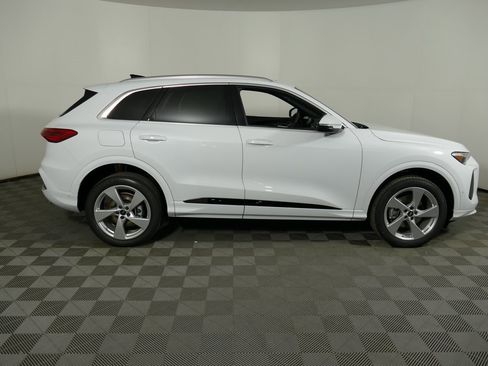 New 2025 Audi Q5 Premium Plus image 2