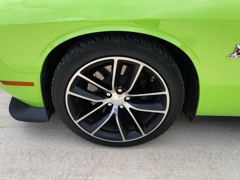 Used 2015 Dodge Challenger R/T Scat Pack w/ Leather Interior Group RWD image 8