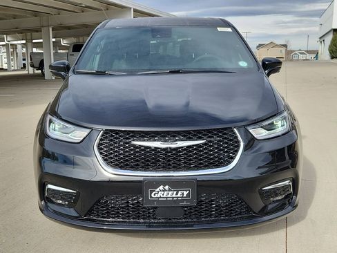 New 2026 Chrysler Pacifica Select image 5