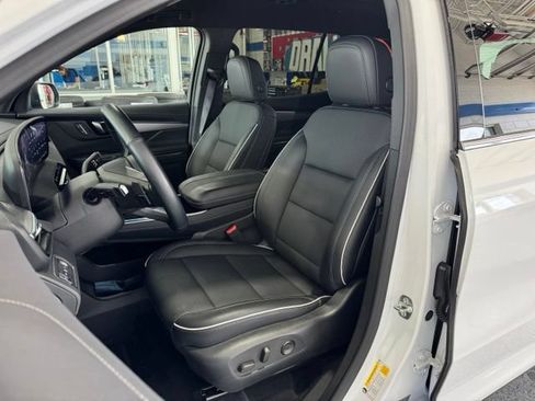 Used 2025 Buick Enclave Preferred FWD image 27