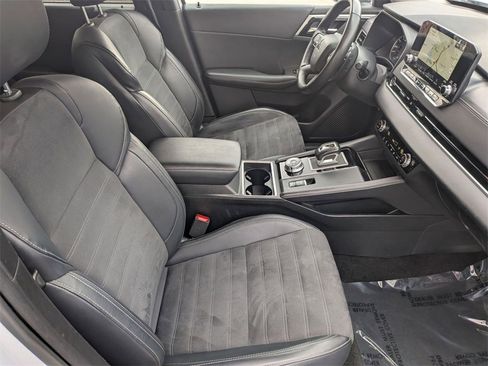 Used 2024 Mitsubishi Outlander SE image 30