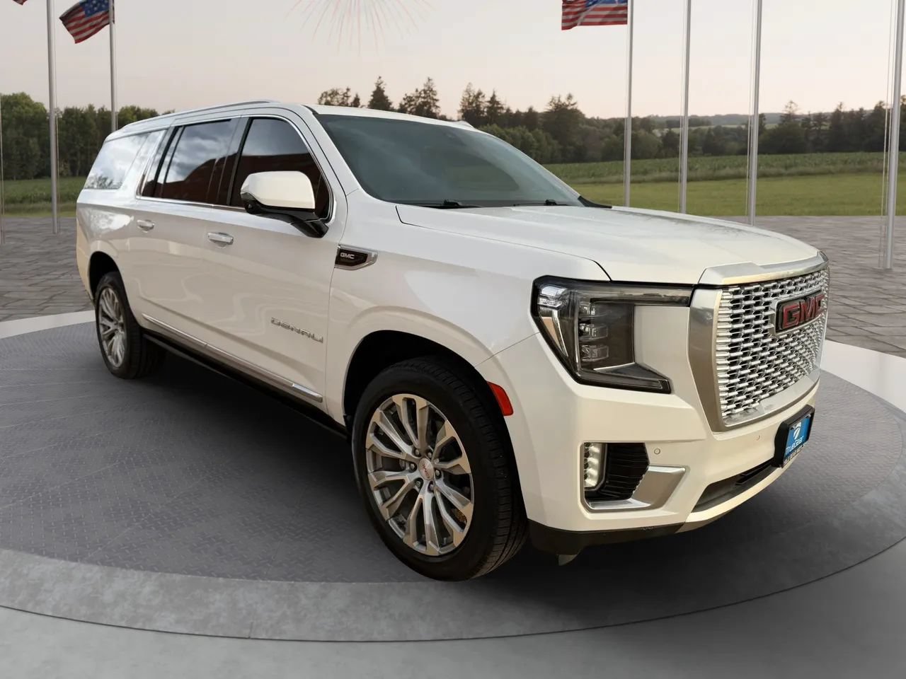 Used 2021 GMC Yukon XL Denali w/ Denali Premium Package AWD/4WD image 7