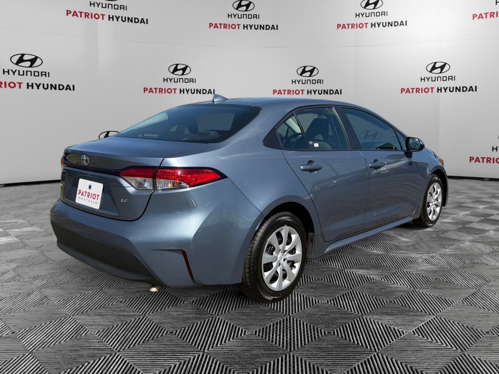 Used 2024 Toyota Corolla LE FWD image 3