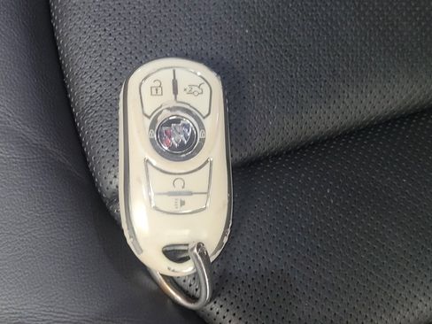 Used 2020 Buick Envision Essence image 32