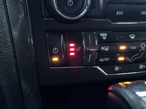 Used 2017 Ford Explorer XLT w/ Equipment Group 201A AWD/4WD image 20