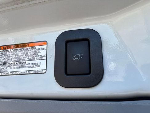 Used 2017 Toyota Sienna XLE Premium FWD image 39