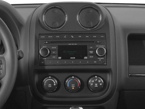 Used 2016 Jeep Patriot High Altitude FWD image 12